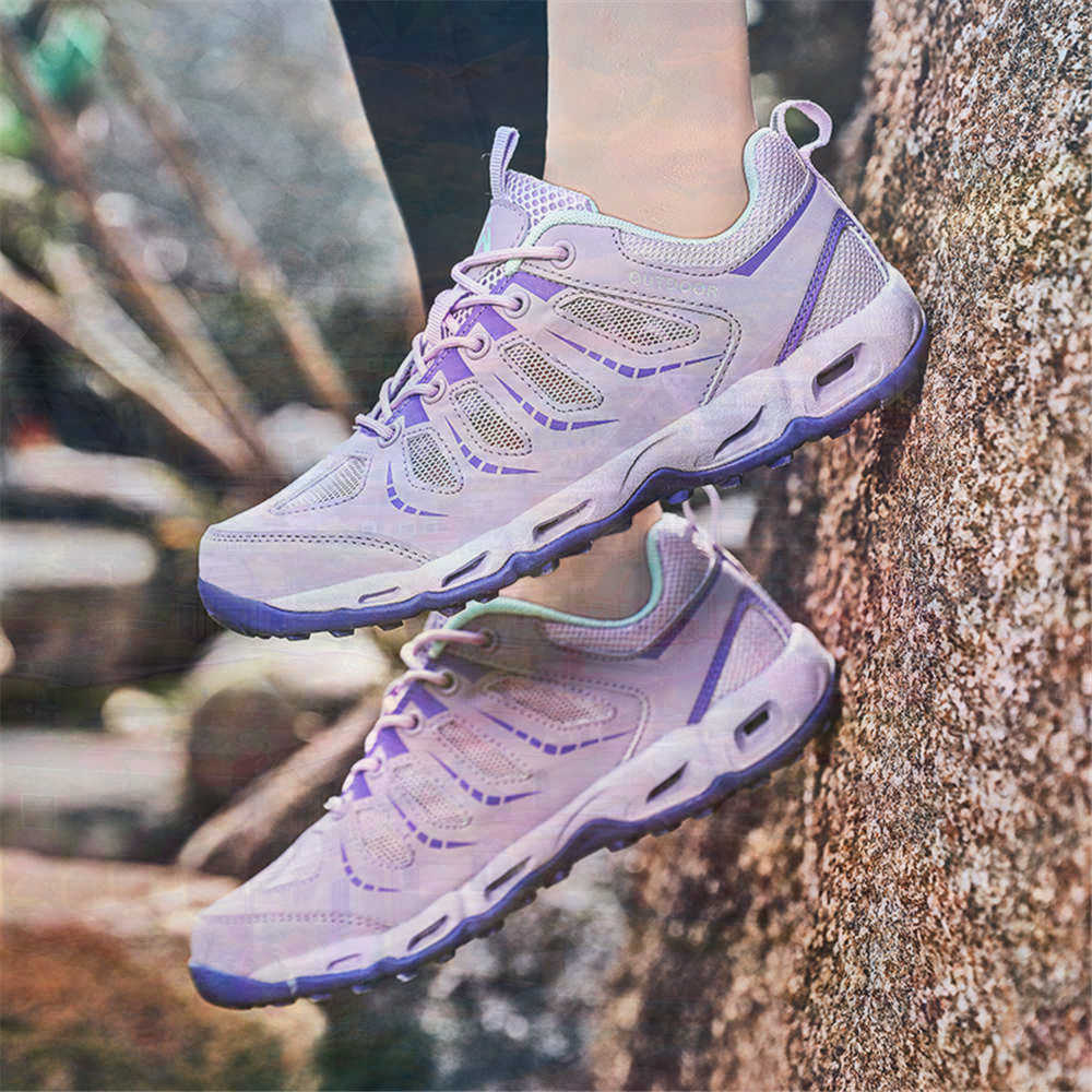 Sumer Round Tip Silver Sneaker - Classic Tech Office Number 评论和价格